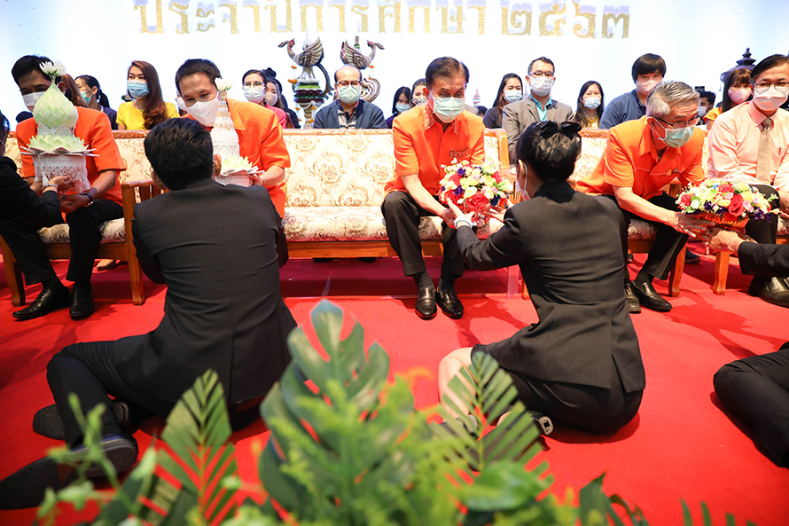 ราชภัฏน้อมวันทา บูชาครู